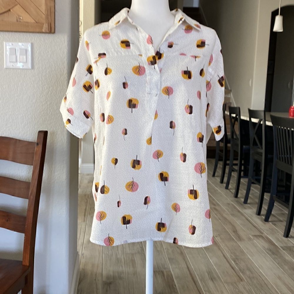 NWOT Hailey & Co Short Sleeve Collar Button Down Polka Dot Leaves/Trees Button S - Picture 12 of 12